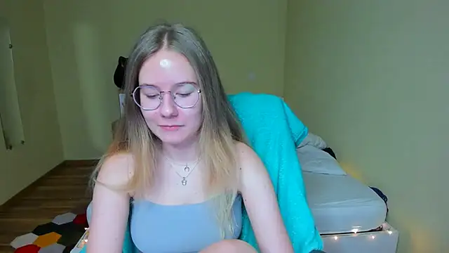 EmilyPaw online show from February 18, 5:31 pm