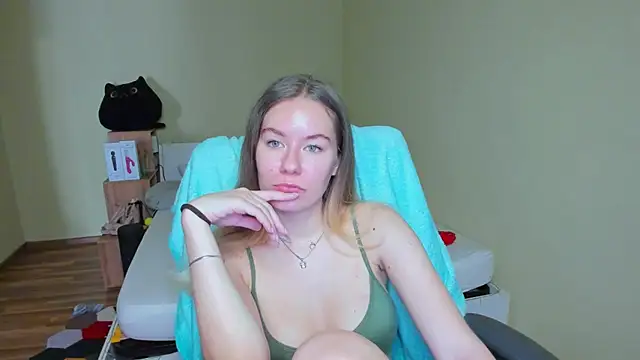 EmilyPaw online show from March 23, 8:26 am