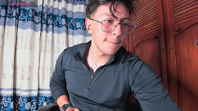 Snapshot of Amon__ashford chatting on February 12, 3:23 am Amon ashford online show from February 12, 3:23 am