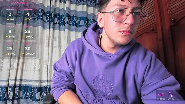 Snapshot of Amon__ashford chatting on February 14, 2:41 am Amon ashford online show from February 14, 2:41 am