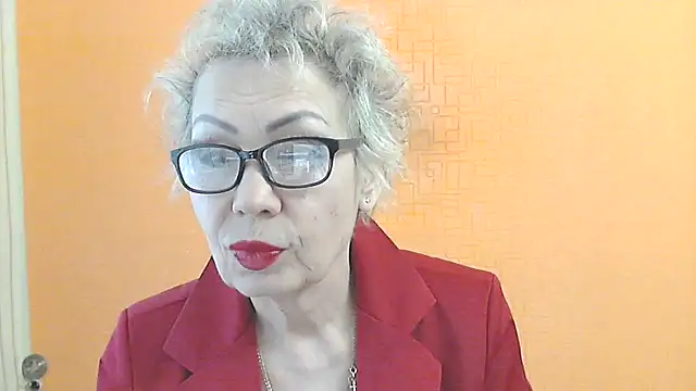 NessyJenixs online show from February 6, 8:18 am