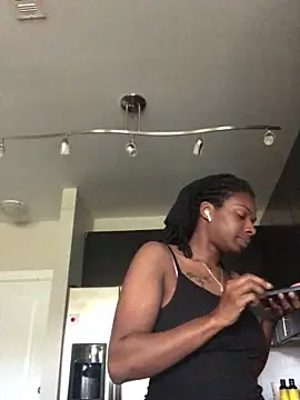 theprettysoles online show from April 20, 8:43 pm