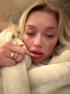 Snapshot of blissdimicco chatting on October 24, 9:22 pm blissdimicco online show from October 24, 9:22 pm