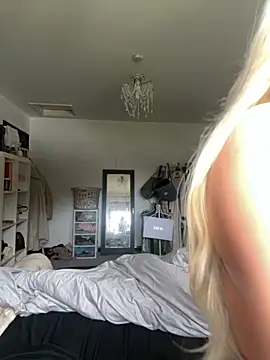 Snapshot of blissdimicco chatting on October 26, 12:22 pm blissdimicco online show from October 26, 12:22 pm