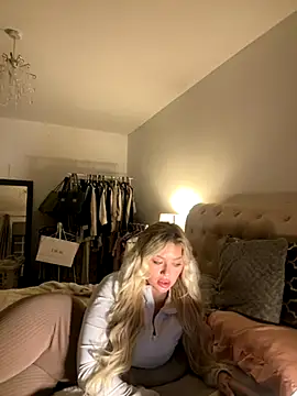 Snapshot of blissdimicco chatting on November 13, 6:18 pm blissdimicco online show from November 13, 6:18 pm