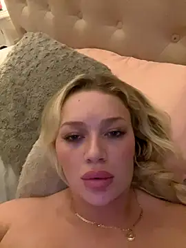 Snapshot of blissdimicco chatting on November 17, 11:21 pm blissdimicco online show from November 17, 11:21 pm