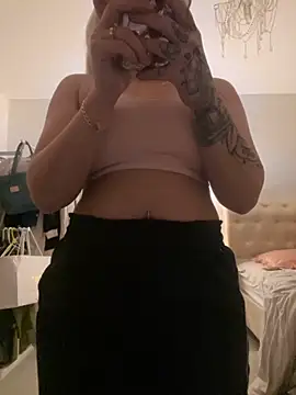 Snapshot of blissdimicco chatting on November 18, 6:56 pm blissdimicco online show from November 18, 6:56 pm