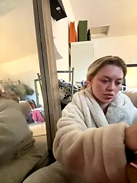 Snapshot of blissdimicco chatting on December 4, 11:52 am blissdimicco online show from December 4, 11:52 am