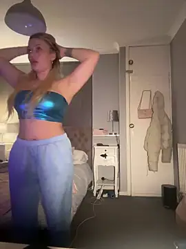 Snapshot of blissdimicco chatting on December 15, 4:11 pm blissdimicco online show from December 15, 4:11 pm