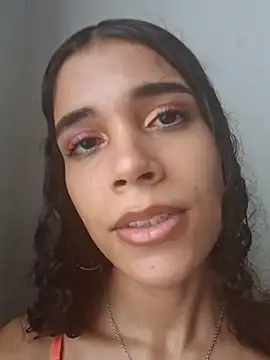 Snapshot of novinhatransexy chatting on February 4, 4:18 pm novinhatransexy online show from February 4, 4:18 pm