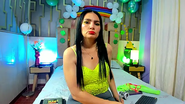 Snapshot of scarlet_hit chatting on March 15, 4:24 am scarlet hit online show from March 15, 4:24 am