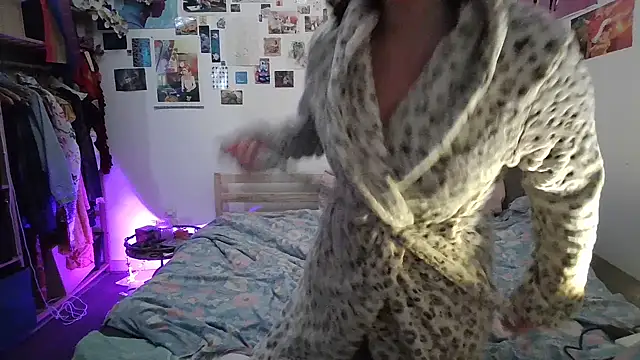 AdorahB3ll3 online show from February 16, 8:11 pm