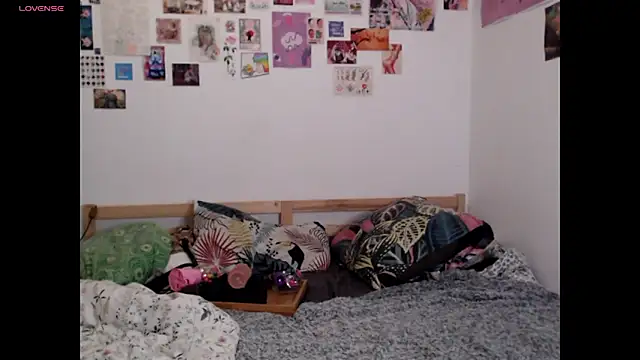 AdorahB3ll3 online show from December 16, 8:14 pm