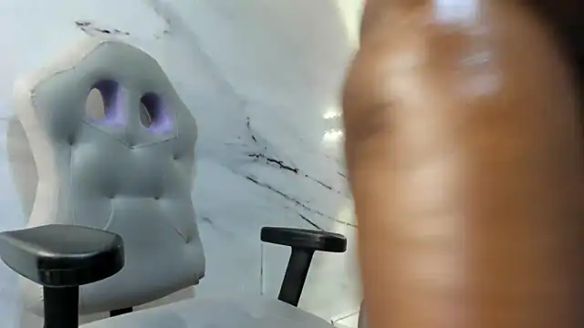 nefertiti ebony online show from February 4, 10:43 am