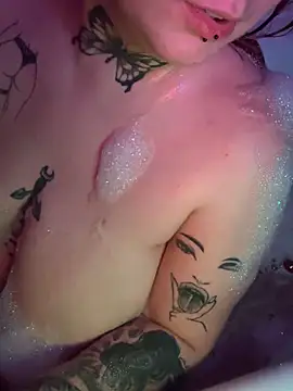 Snapshot of it_is_spicy chatting on January 29, 10:43 pm it is spicy online show from January 29, 10:43 pm