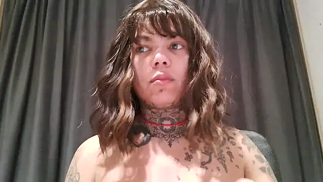 Snapshot of serena__vedette chatting on January 9, 9:34 am serena vedette online show from January 9, 9:34 am