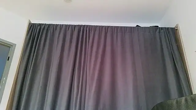 Snapshot of serena__vedette chatting on January 19, 11:25 am serena vedette online show from January 19, 11:25 am