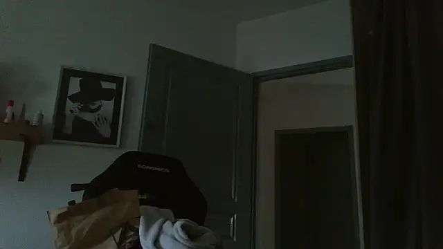 Snapshot of serena__vedette chatting on February 6, 1:25 pm serena vedette online show from February 6, 1:25 pm