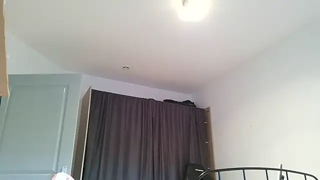 Snapshot of serena__vedette chatting on February 22, 2:37 pm serena vedette online show from February 22, 2:37 pm