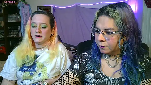Snapshot of Evelan420 chatting on April 2, 9:23 pm Evelan420 online show from April 2, 9:23 pm