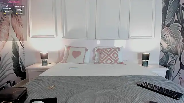 Snapshot of HannaaMiller chatting on December 3, 2:41 am HannaaMiller online show from December 3, 2:41 am