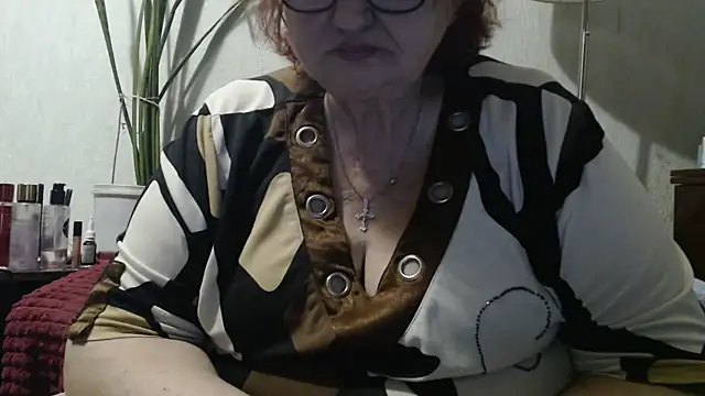DeniseeRosea online show from April 9, 6:35 pm