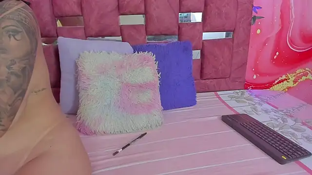 Snapshot of scarlett__evans_ chatting on July 9, 6:23 pm scarlett evans online show from July 9, 6:23 pm