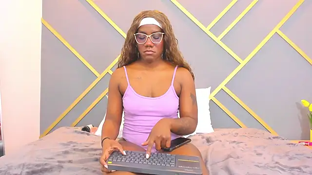 Snapshot of Alaia_Colins chatting on February 21, 6:51 am Alaia Colins online show from February 21, 6:51 am