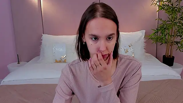 SandraTucker online show from February 6, 3:00 am