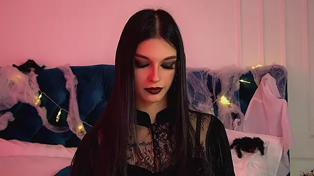 Snapshot of BeverlyMost chatting on October 31, 7:31 am BeverlyMost online show from October 31, 7:31 am