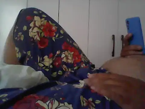 Snapshot of Trixboy201 chatting on February 12, 1:06 pm Trixboy201 online show from February 12, 1:06 pm