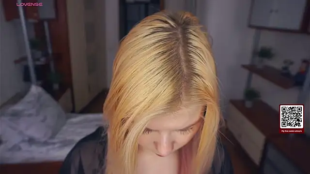 LynetHakes online show from November 20, 4:23 am