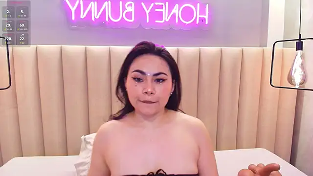 Naomymonroe  online show from November 11, 7:25 pm