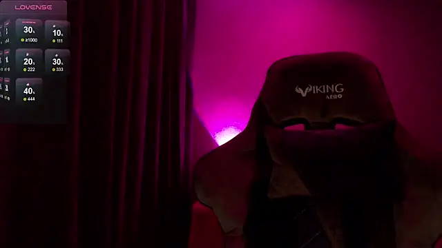 Snapshot of Ohmy_Nora_ chatting on February 19, 6:44 am Ohmy Nora online show from February 19, 6:44 am