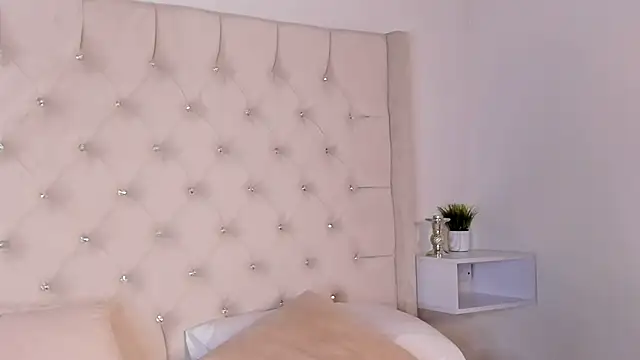 bella bloomg online show from January 29, 1:16 am