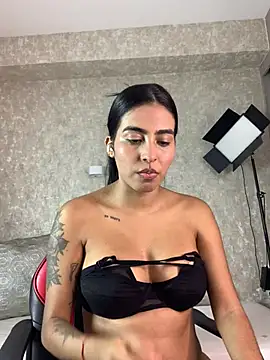 Snapshot of genesissara chatting on May 17, 9:22 pm genesissara online show from May 17, 9:22 pm