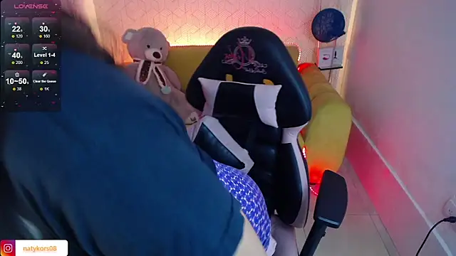 natyk m online show from February 4, 7:22 pm