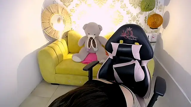 natyk m online show from March 20, 1:37 pm