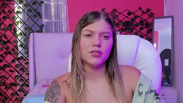 Snapshot of alaia_greyy chatting on June 25, 12:53 pm alaia greyy online show from June 25, 12:53 pm