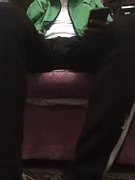 Snapshot of aebaleek2505 chatting on February 23, 1:32 pm aebaleek2505 online show from February 23, 1:32 pm