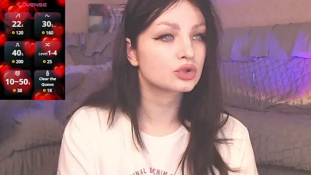 Snapshot of BritneyBarker chatting on February 22, 5:23 am BritneyBarker online show from February 22, 5:23 am