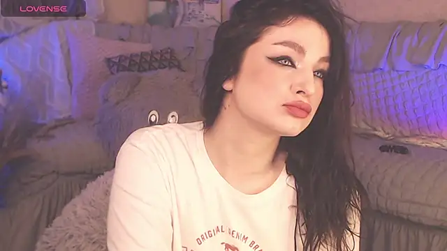 Snapshot of BritneyBarker chatting on March 16, 2:43 am BritneyBarker online show from March 16, 2:43 am