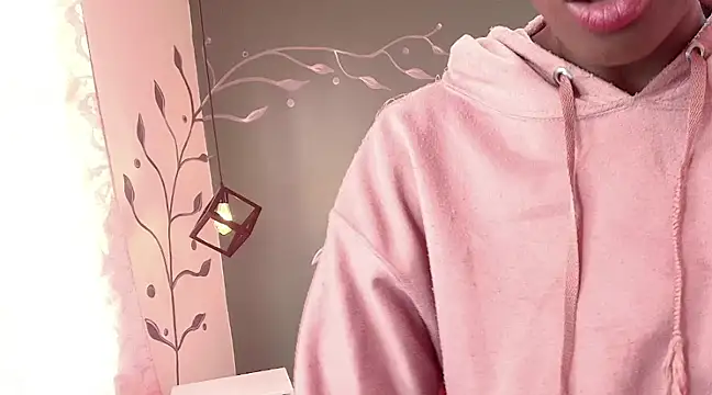 Snapshot of Sara_Naugty chatting on February 10, 6:35 pm Sara Naugty online show from February 10, 6:35 pm