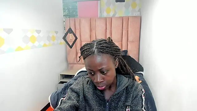 Snapshot of Sara_Naugty chatting on September 29, 12:32 pm Sara Naugty online show from September 29, 12:32 pm