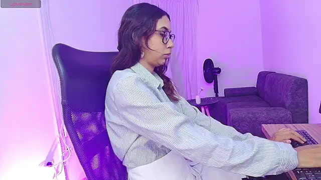 Snapshot of RenataLujan_ chatting on January 24, 4:17 pm RenataLujan online show from January 24, 4:17 pm