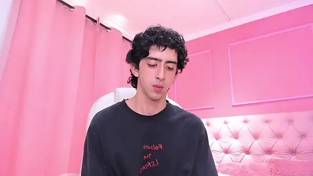 Snapshot of Alezzandro_ chatting on February 3, 5:14 pm Alezzandro online show from February 3, 5:14 pm