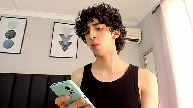 Snapshot of Alezzandro_ chatting on March 3, 2:37 pm Alezzandro online show from March 3, 2:37 pm