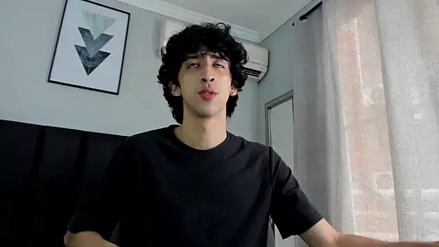 Snapshot of Alezzandro_ chatting on March 4, 2:21 pm Alezzandro online show from March 4, 2:21 pm