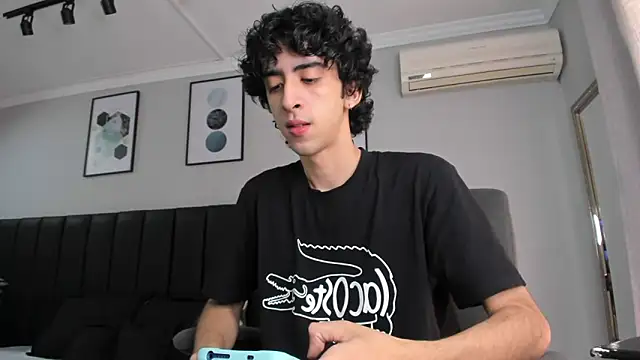 Snapshot of Alezzandro_ chatting on March 7, 2:23 pm Alezzandro online show from March 7, 2:23 pm