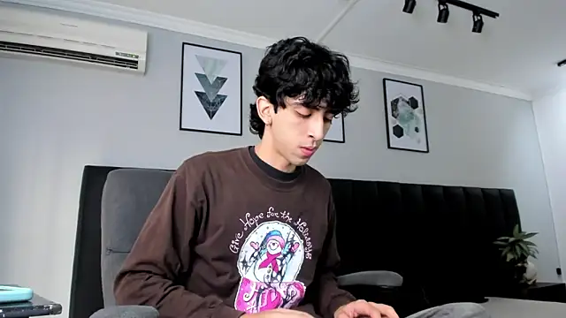 Snapshot of Alezzandro_ chatting on March 8, 1:47 pm Alezzandro online show from March 8, 1:47 pm